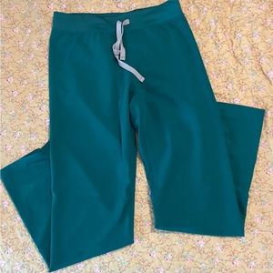 Figs Women’s Livingston Basic Scrub pants in Hunter Green